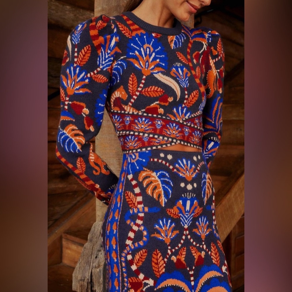 Blue Nature Beauty Scarf Knit Long Sleeve Crop Top